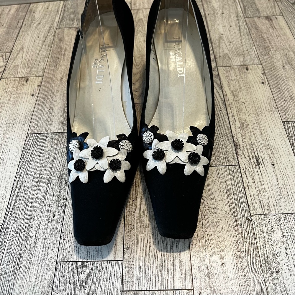 VTG Pancaldi 1888 Black Silk Floral Appliqué Heels Size 7.5 NARROW Coquette Y2K